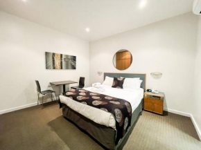 410 /247 studio gouger st Ex hotel room in city